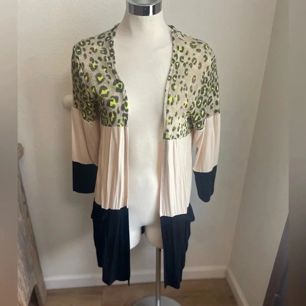 Women’s kimono cardigan neon leopard print size medium soft open front pockets